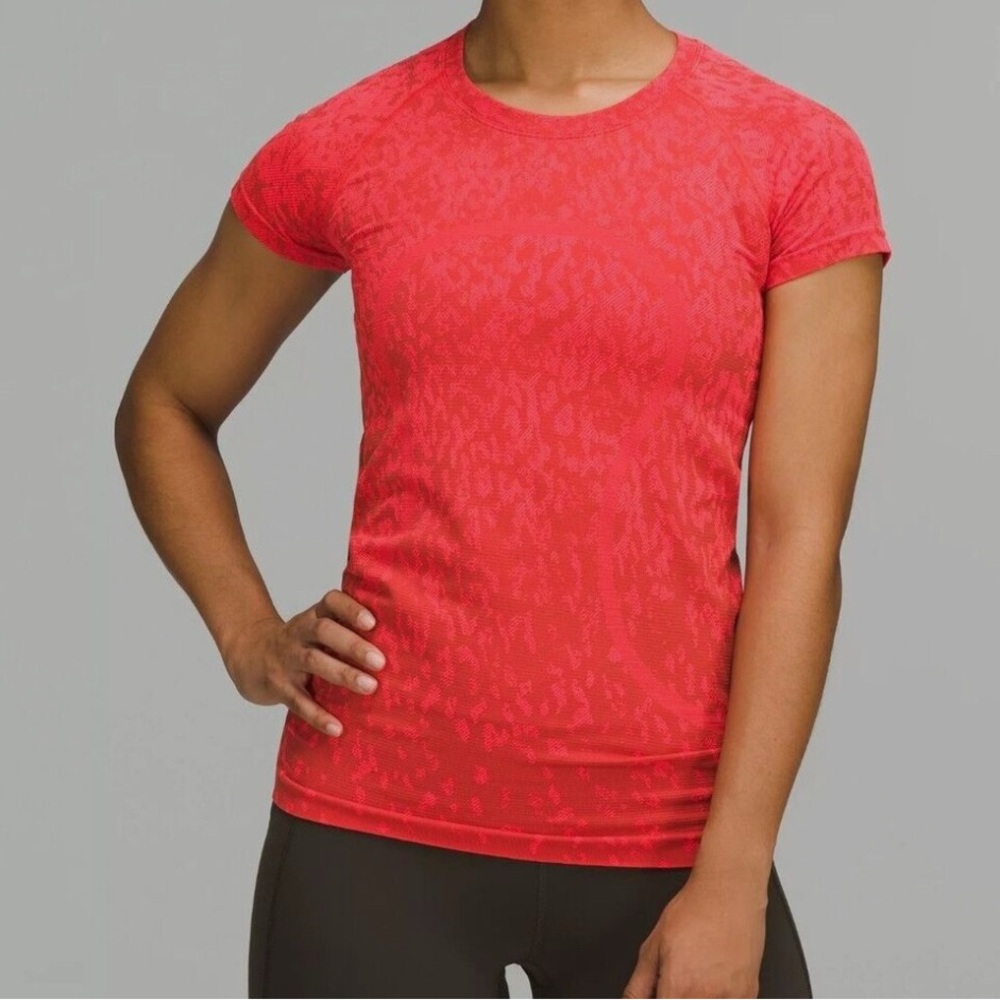 Lululemon Swiftly Tech Short Sleeve 2.0 hip length Camo Red Rock/Flare Size 0